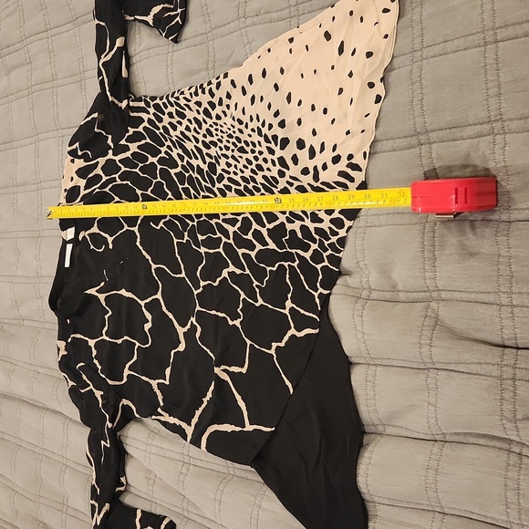 Chico's Black and Tan  Patterned Blouse Size L (2) - Picture 9 of 9